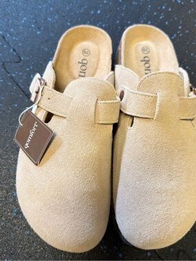 Women's Suede Clog Mules in Beige with Adjustable Buckle Qomfort size 8 (39)